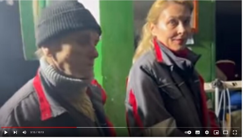 Боевики «Азова» опубликовали видео с женщинами и детьми