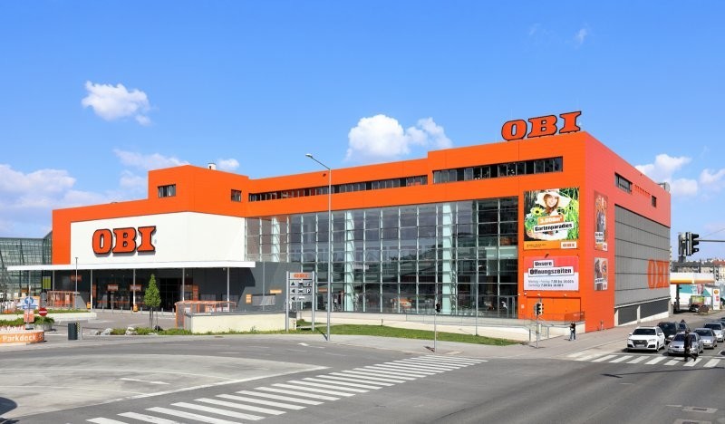 Крупнейшая сеть гипермаркетов для строительства и дачи возобновляет работу в России