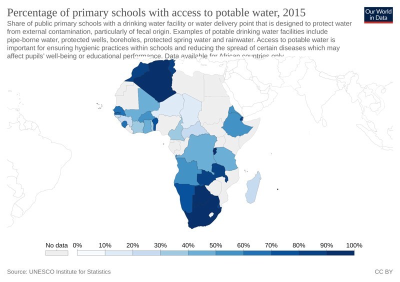 Процент начальных школ с доступом к питьевой воде, 2015 г.