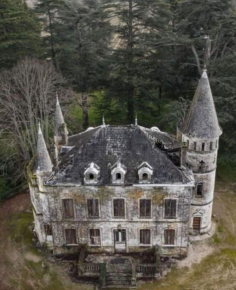 Заброшенный особняк во Франции