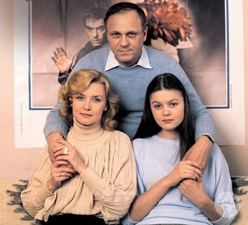  Вера Алентова, Владимир Меньшов и Юлия Меньшова - семейный портрет. 1980-е.