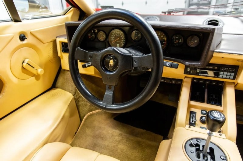 Безупречный Lamborghini Countach 5000 Quattrovalvole 1987 года выставлен на аукцион