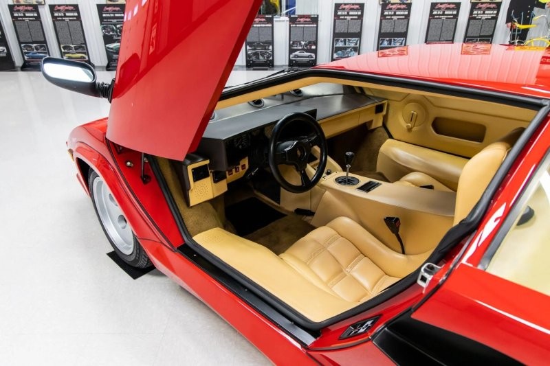 Безупречный Lamborghini Countach 5000 Quattrovalvole 1987 года выставлен на аукцион