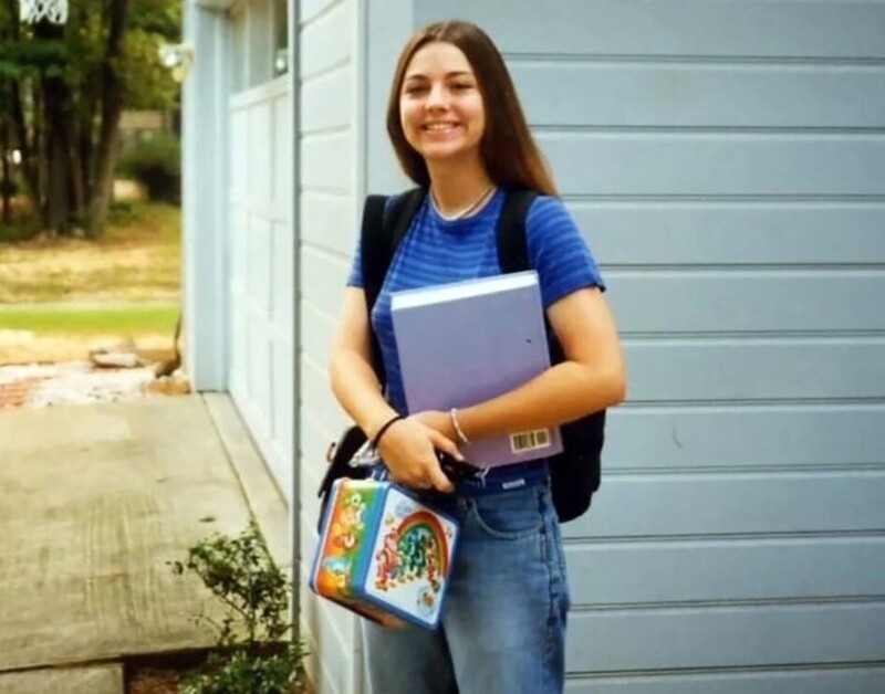 Эми Ли из группы Evanescence перед тем, как отправиться в школу со своей коробкой для завтрака, 1995 год