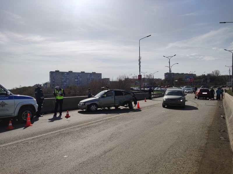 Авария дня. Молодой "гонщик" устроил серьёзное ДТП на мосту в Каменске-Уральском