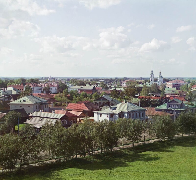 Общий вид Ростова с колокольни Всесвятской церкви.