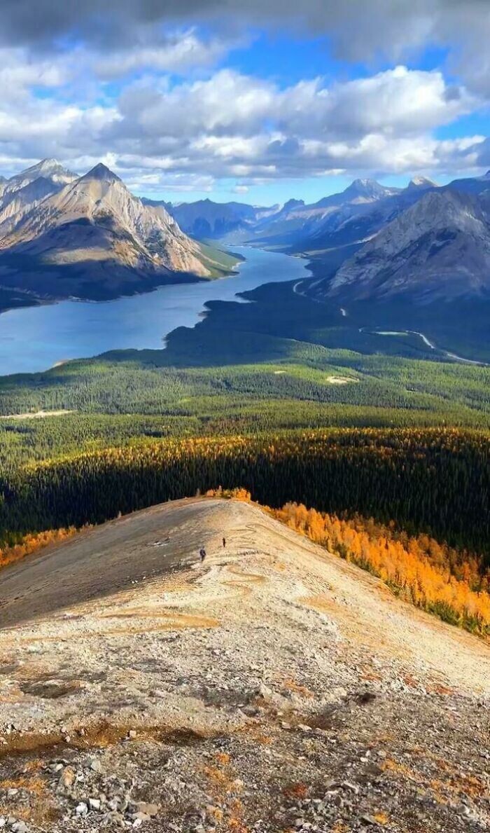 Канадские Скалистые горы, вид с высоты 2000 метров