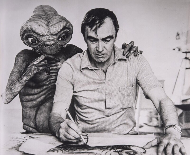 Итальянский мастер спецэффектов Карло Рамбальди и созданный им пришелец из фильма — Инопланетянин/E.T., 1982 год