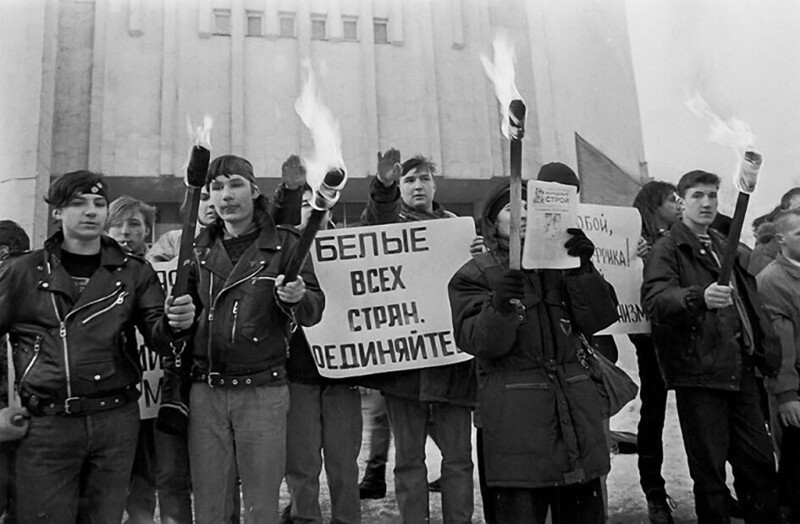 Митинг националистов против отмены апартеида у посольства ЮАР, Москва, 1994 год