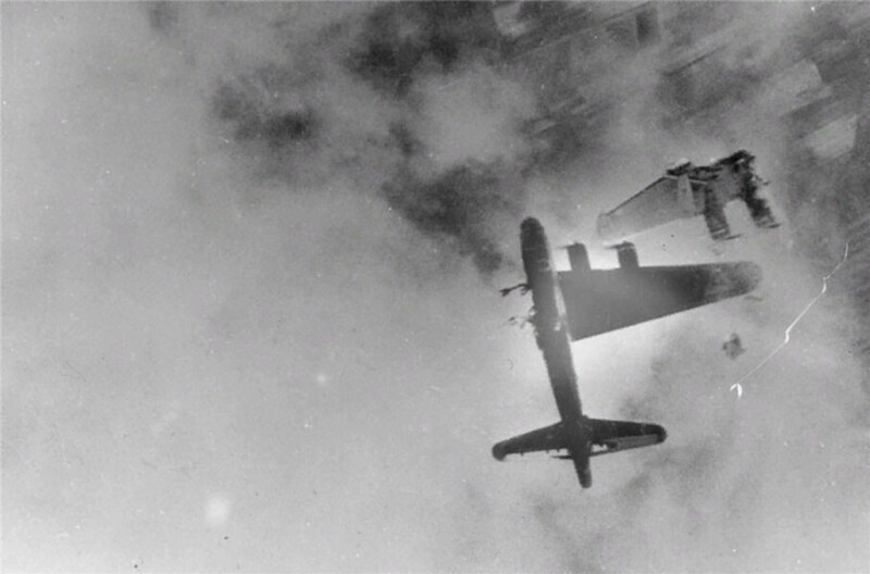 Фотография "летающей крепости" - B-17G «Wee Willie» номер 42-31333 из 322-й эскадрильи 91-й авиагруппы