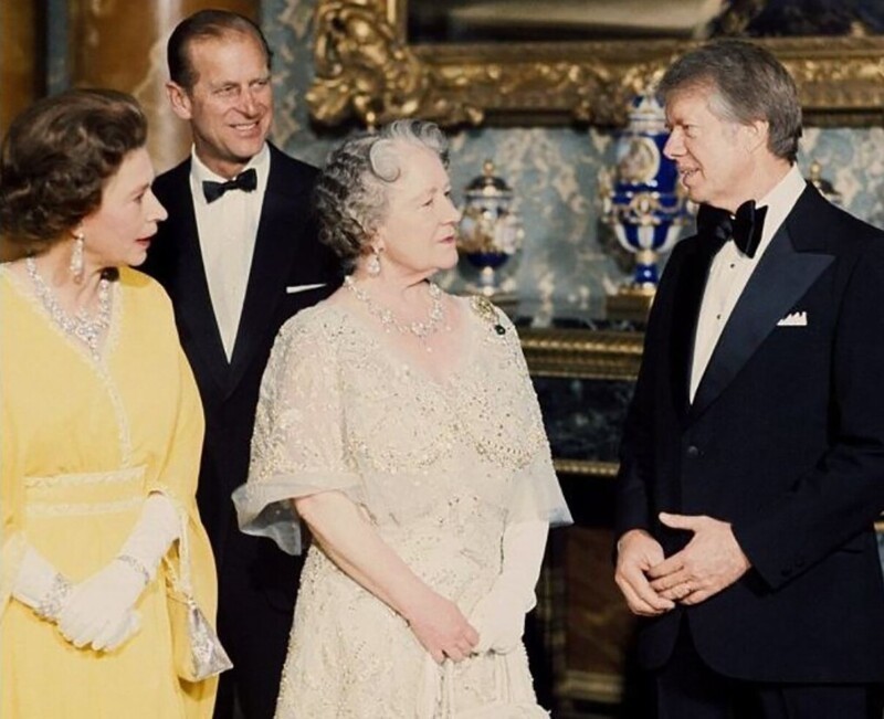 Вскоре после визита королевы Елизаветы в Америку в 1976 году, она снова встретилась с президентом США Джимми Картером