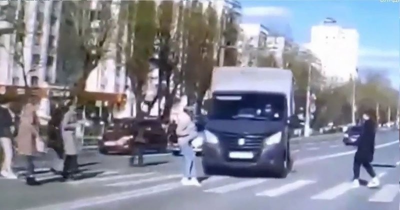 Во Владимире водитель «ГАЗели» сбил девушку на пешеходном переходе