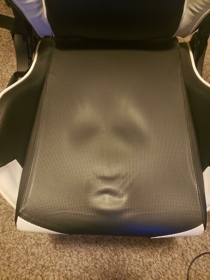 43. "На моём игровом кресле появилось лицо"