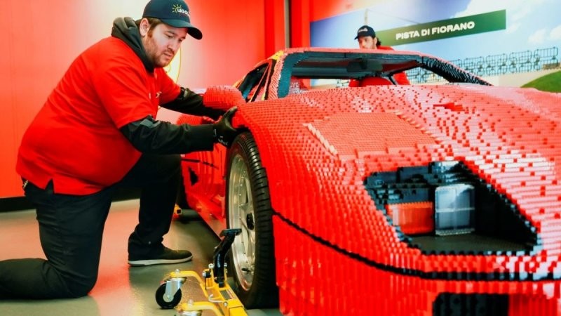 Ferrari F40 из кубиков Lego в натуральную величину прибыл в Калифорнию