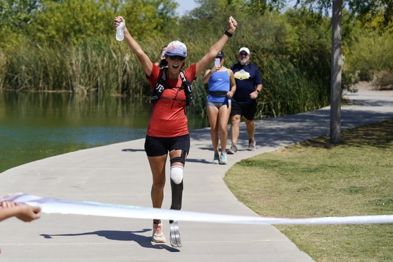 Женщина пробежала 102 марафона за 102 дня, при этом имея лишь одну ногу