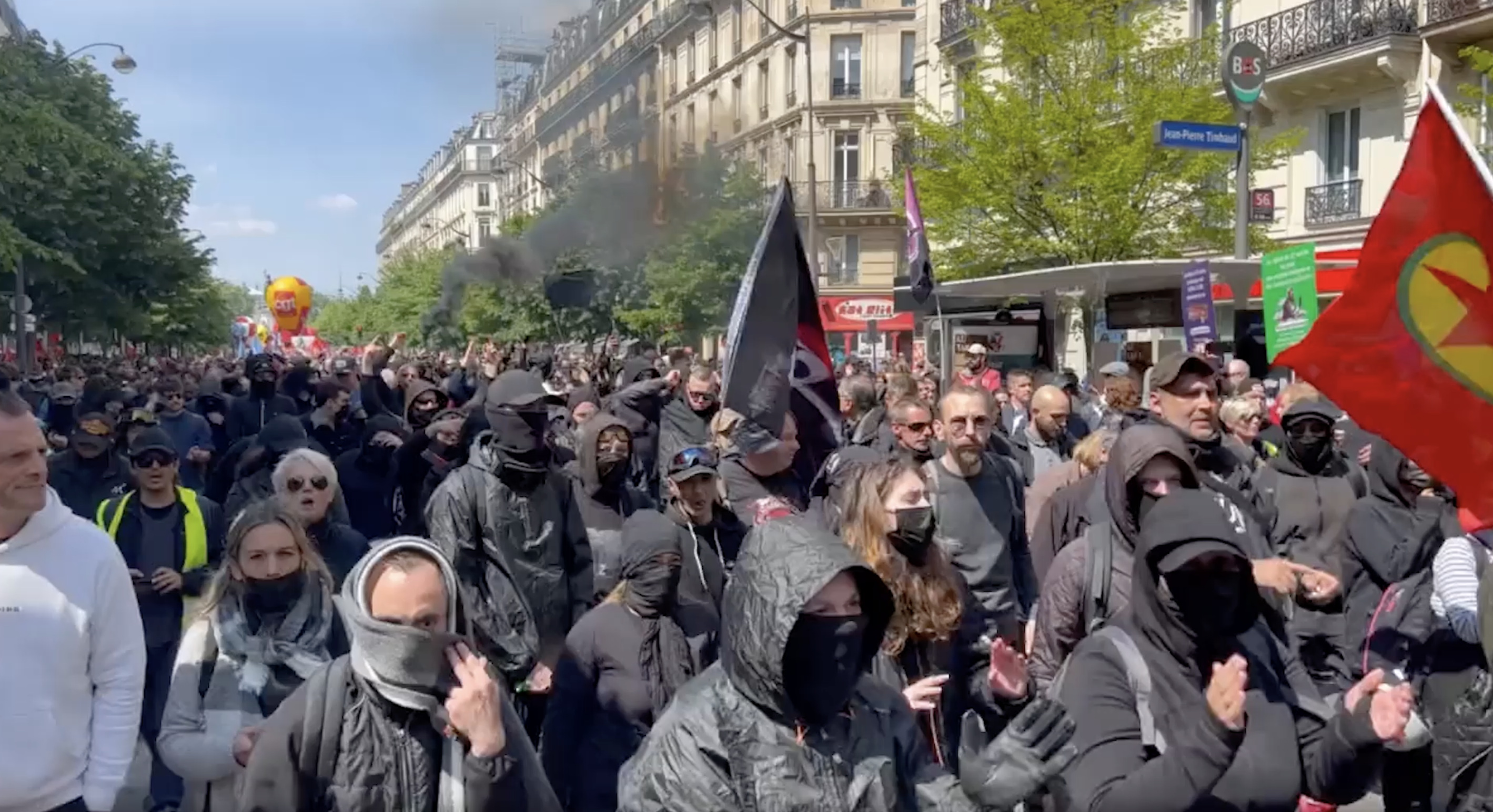 Франция против санкций. Демонстрации в Париже. Протесты европейцы. Протесты в Европе против санкций.