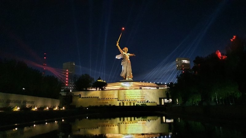 Мамаев курган в Волгограде вновь озарил «Свет Великой Победы»