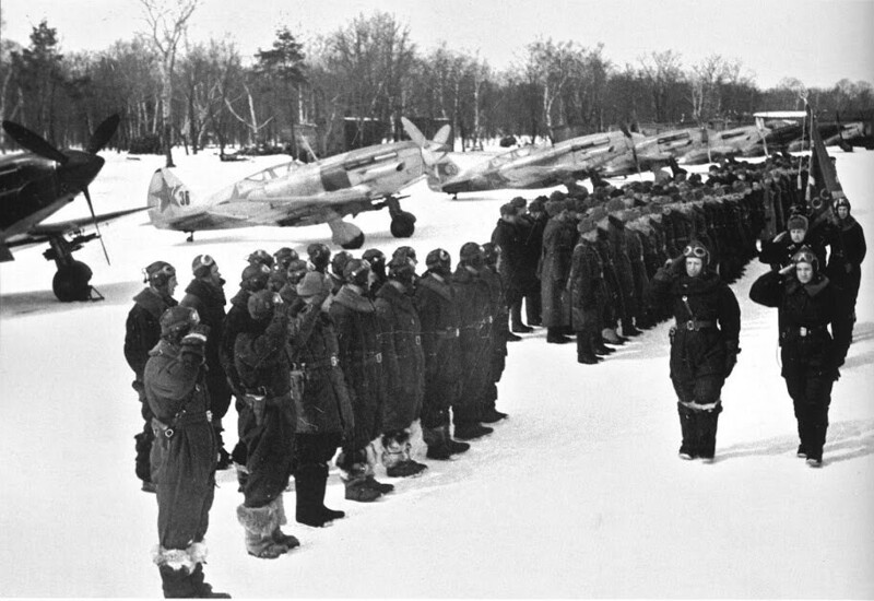 7 марта 1942 года. Вручение гвардейского знамени 120-му истребительному авиаполку ПВО.