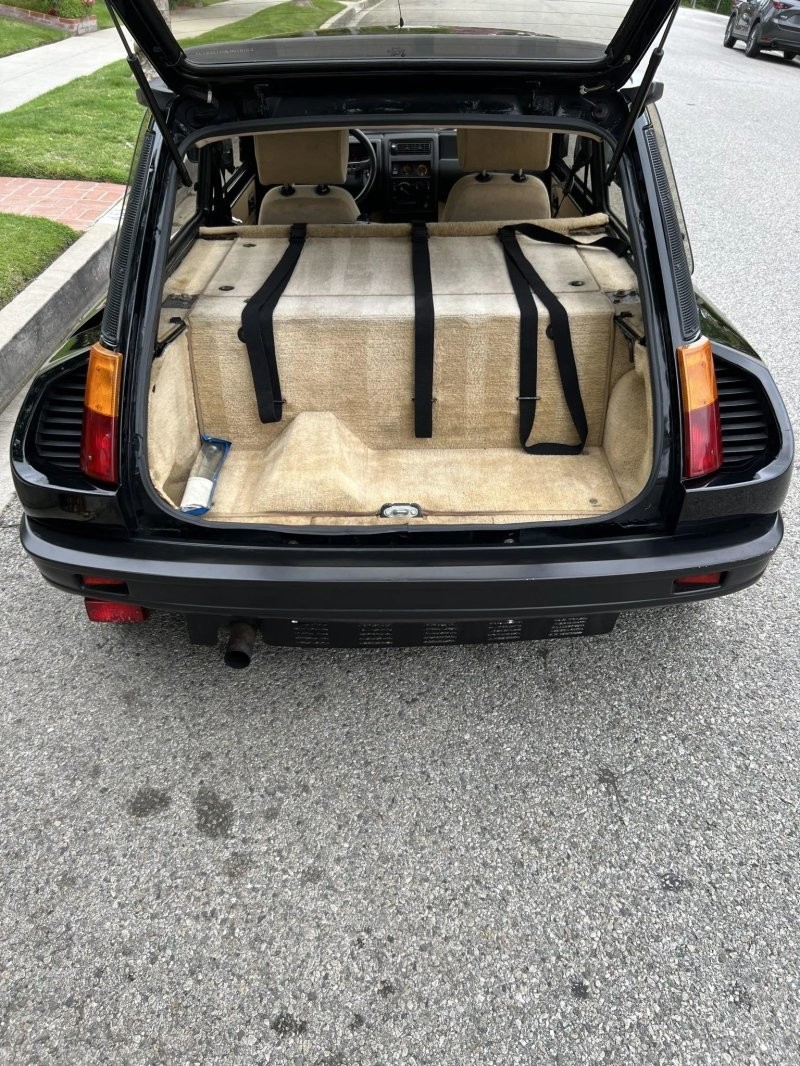 Редчайший хэтчбек Renault R5 Turbo 2 1985 года продан за рекордную сумму
