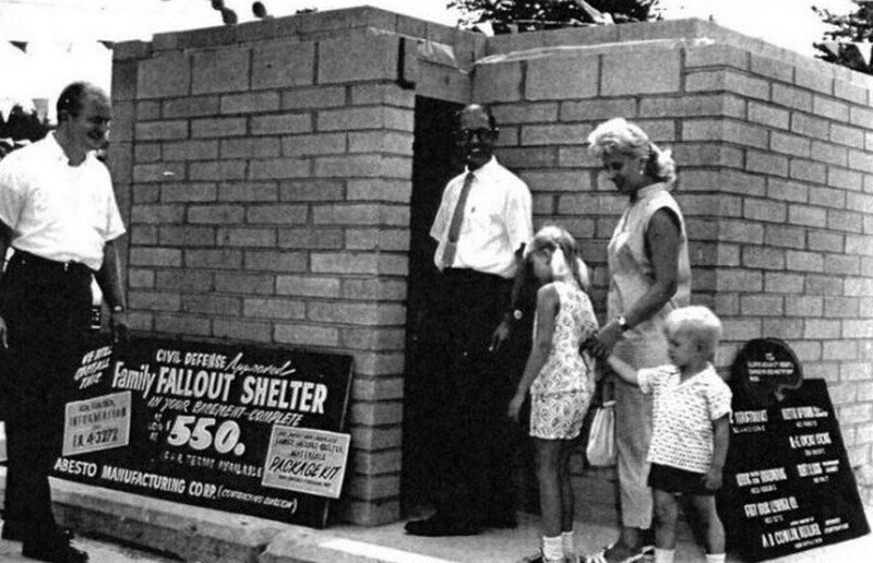 13. Покупка семейного убежища на случай атомной войны, 1961 год
