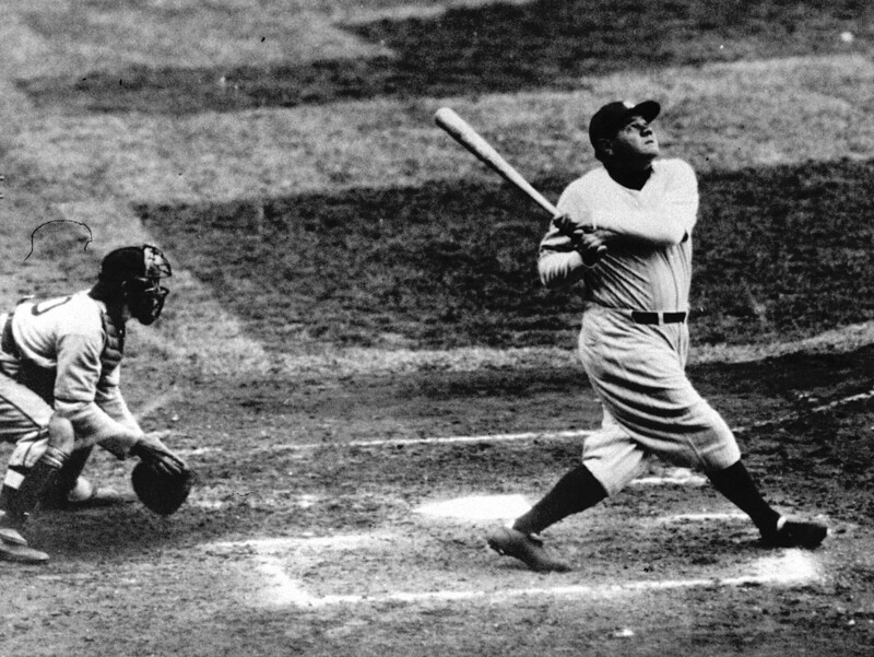 Бейсболист Бейб Рут однажды сыграл в нетрезвом виде в 1920-х. Считается, что соперники из "Чикаго Уайт Сокс" специально отвели его в бар и напоили в ночь перед игрой. Он появился на игру пьяный в стельку, но его команда все равно одержала победу