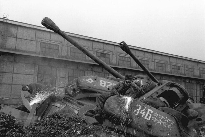 Утилизация танков ИС-2 в Запорожье, 1960 год