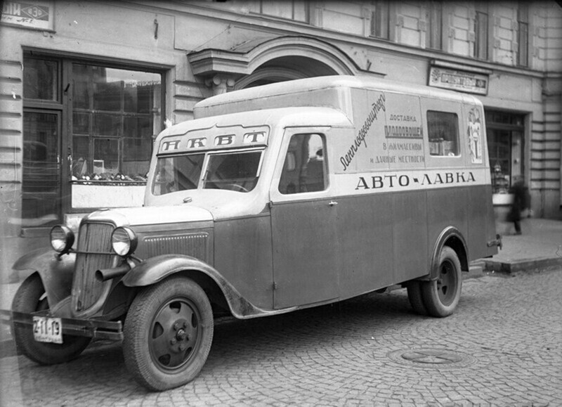 Автолавка НКВТ "Ленплодоовощторга". Фото 1934–1936 годов