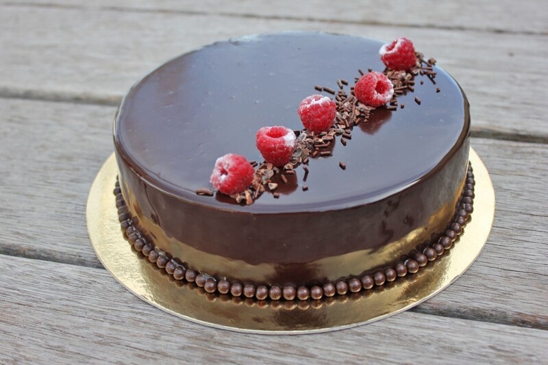 Как сделать надпись на торте шоколадом