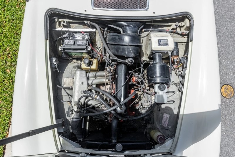 Vovlo P1800 1970 года — Классическое заднеприводное купе, которое прославил Роджер Мур