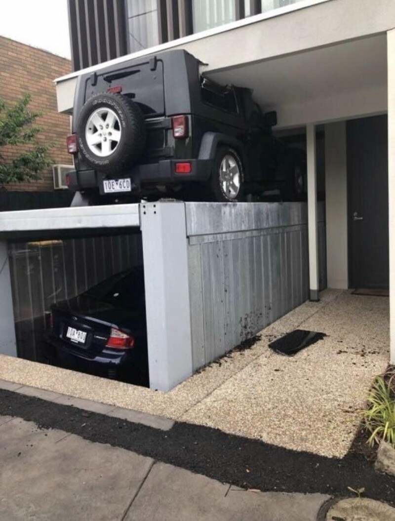 "Если в доме две машины, осторожнее пользуйтесь гаражом с автоматическим подъемником"