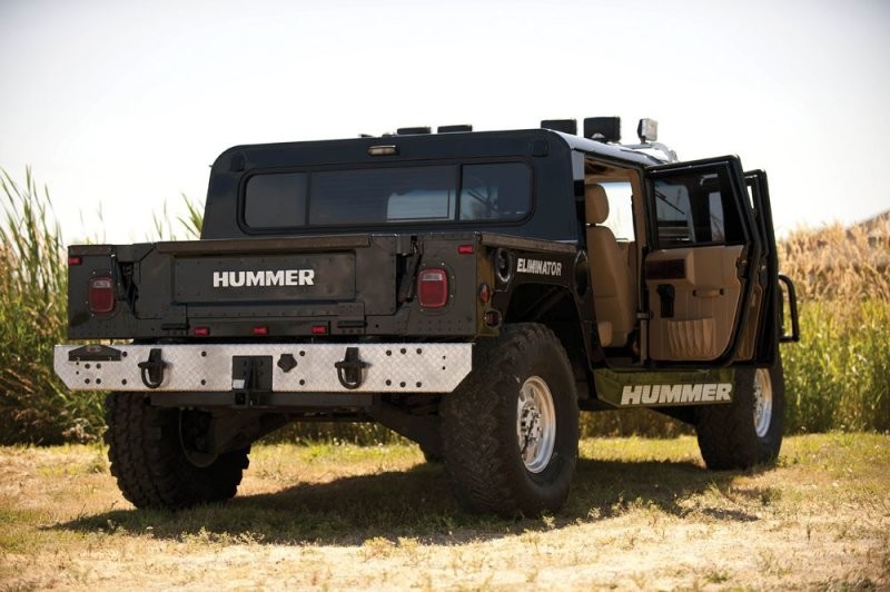Доработанный Hummer H1 1996 года, принадлежавший Тупаку Шакуру, снова выставлен на продажу