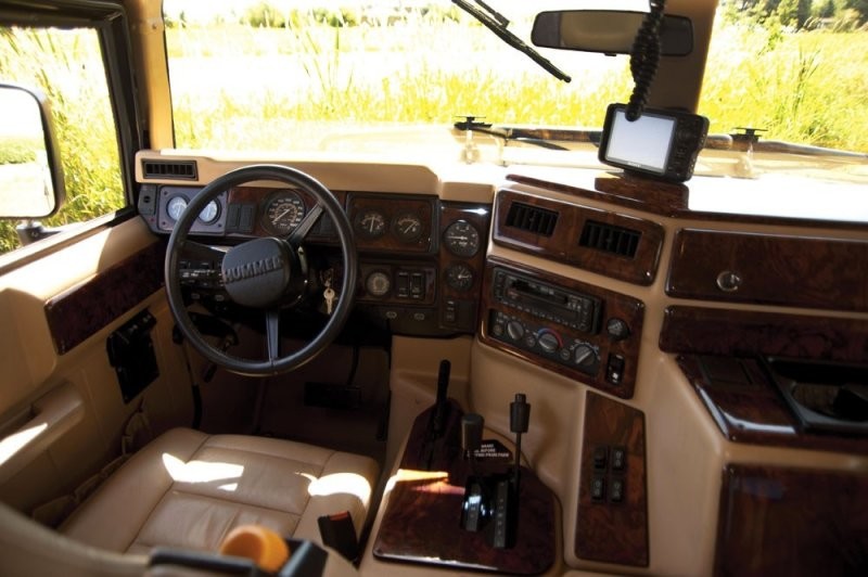 Доработанный Hummer H1 1996 года, принадлежавший Тупаку Шакуру, снова выставлен на продажу