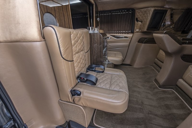 Бронированный Cadillac Escalade — роскошная мобильная комната мечты