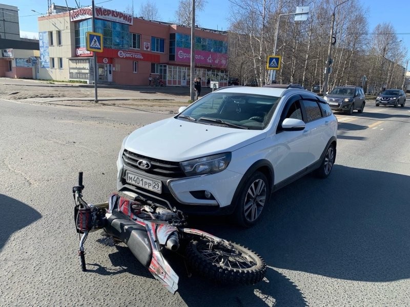 Мотоциклист врезался в «Ладу»: курьезное ДТП из Северодвинска
