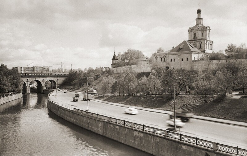 "Вид с Костомаровского моста на Спасо-Андроников монастырь". 2 мая 1981 - 4 сентября 1982 года