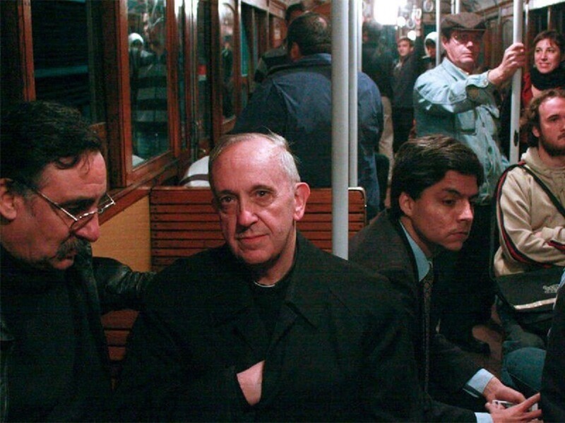 Будущий Папа Римский Франциск в метро, Аргентина, 2008 год