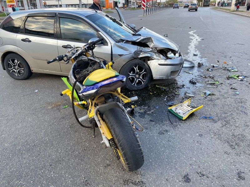 Сезон закрыт: мотоциклист и его пассажирка получили травмы в ДТП с легковушкой в Ижевске