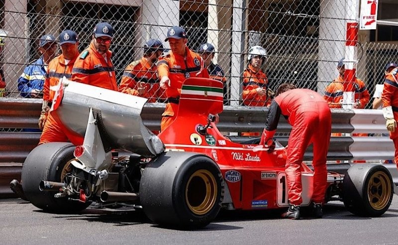 Шарль Леклер разбил болид Ferrari 1974 года Ники Лауды на историческом Гран-при Монако
