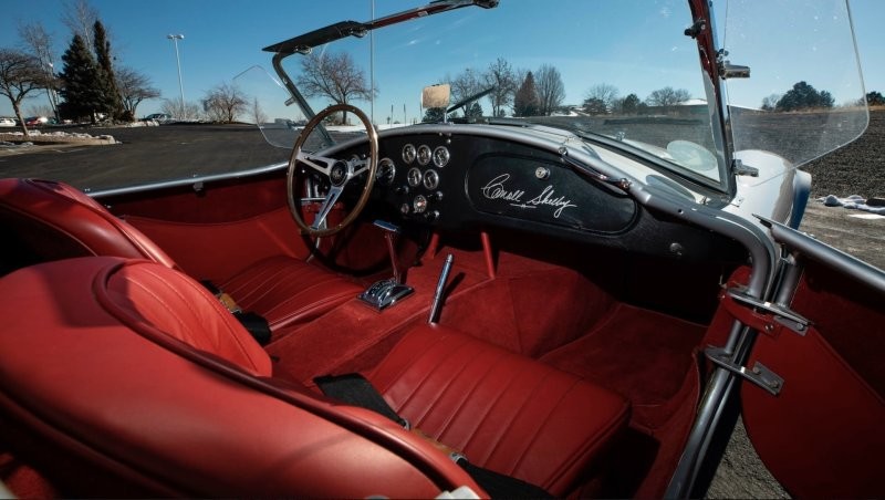 Редкая двухпедальная модель Shelby Cobra 1965 года отправляется на аукцион