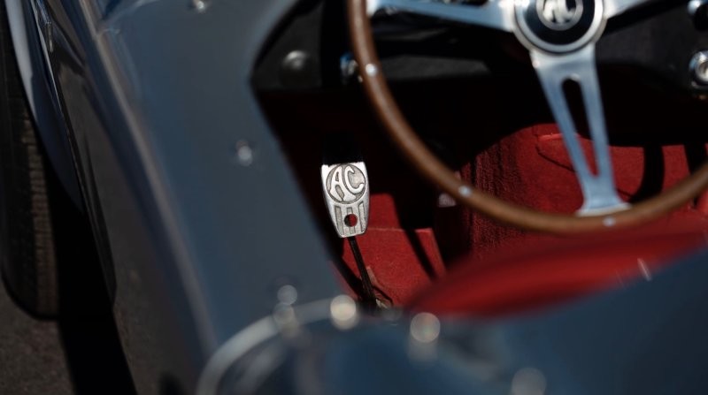 Редкая двухпедальная модель Shelby Cobra 1965 года отправляется на аукцион