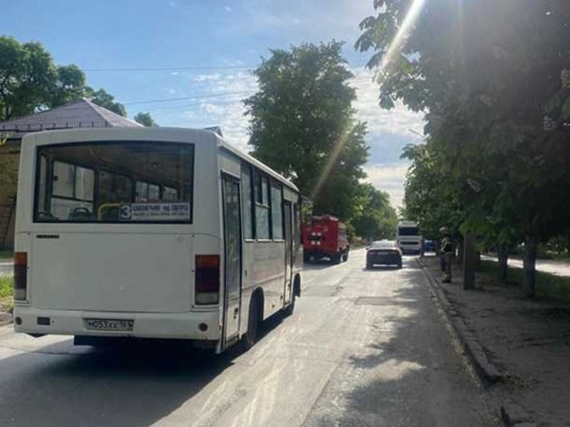В Новочеркасске шестилетний мальчик едва не оказался под колёсами автобуса