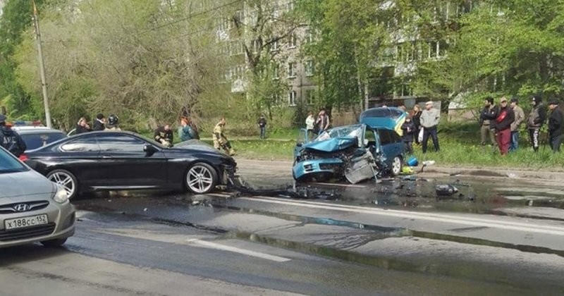 Авария дня. В  Нижнем Новгороде водитель BMW устроил лобовое столкновение