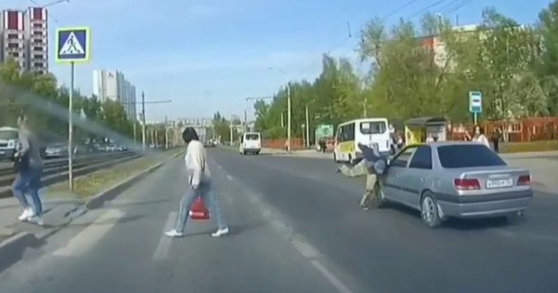 Очевидцы помогли остановить водителя сбившего старика на «зебре» 