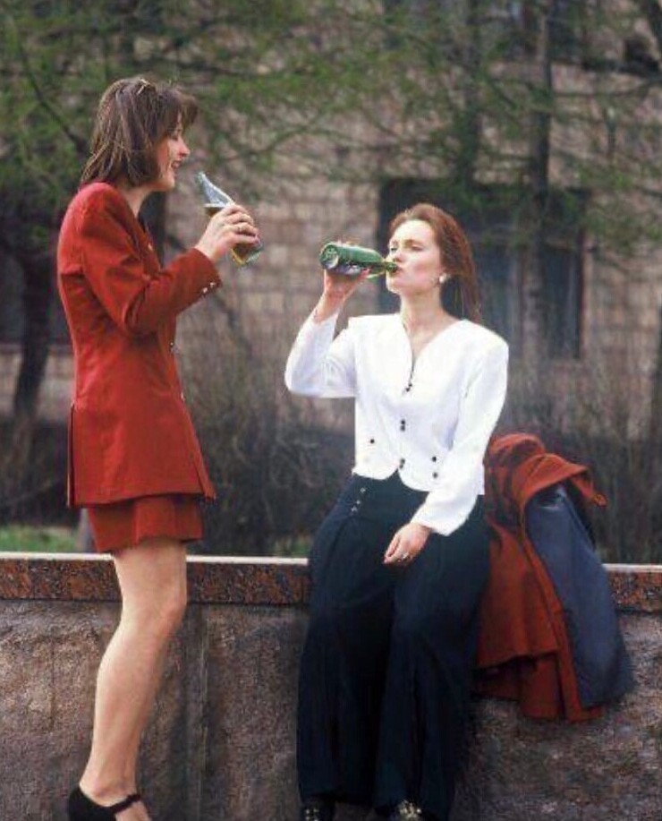 20. Девушки навеселе. Москва,  1993 год