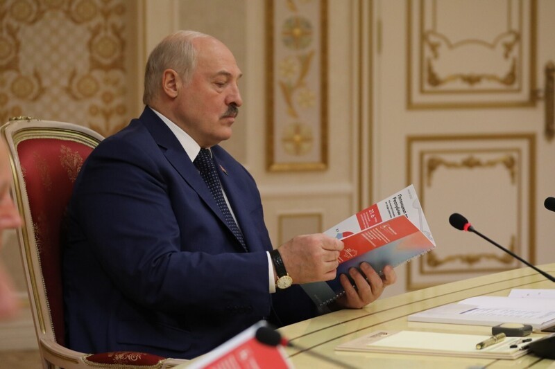 Лукашенко сказал, что уже совсем скоро появятся "свои" "мерседесы"