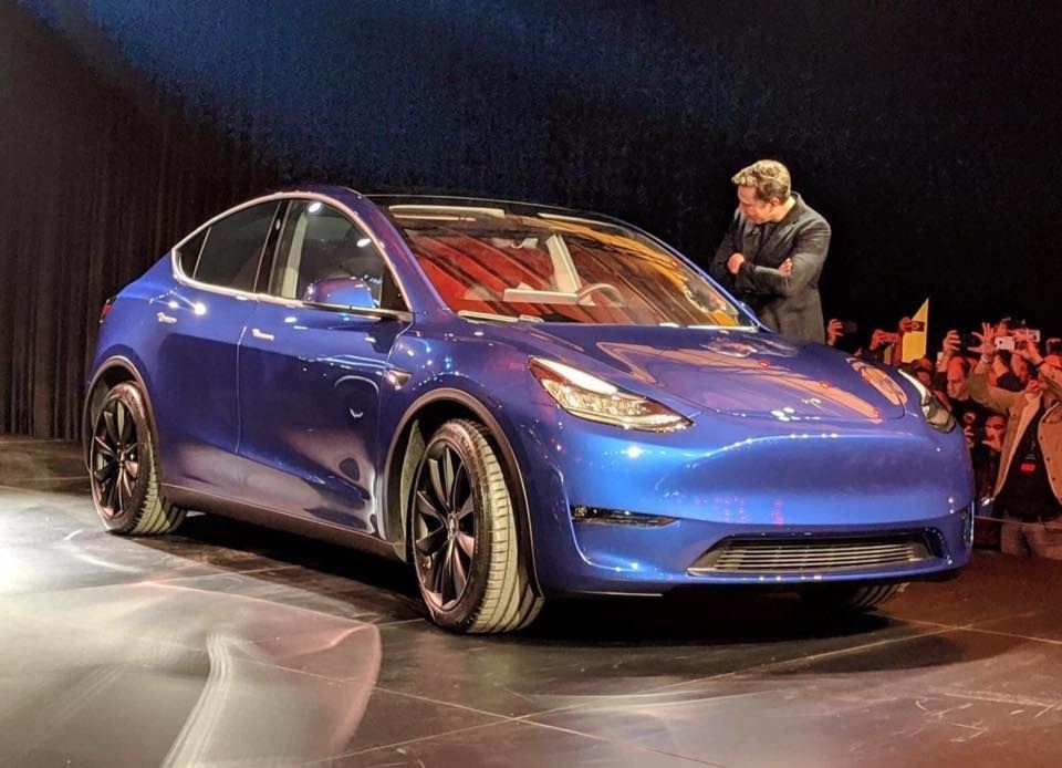 Инновационная западня: американец еле выбрался из задымившейся Tesla