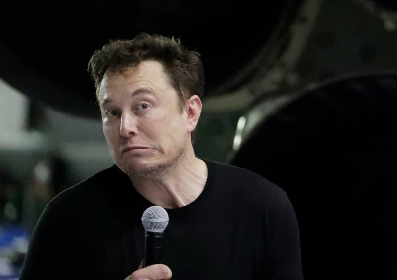 Инновационная западня: американец еле выбрался из задымившейся Tesla