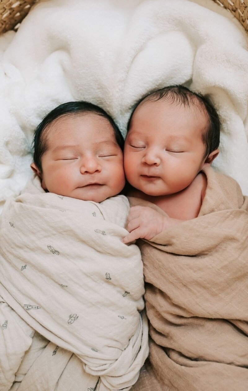Двойняшки родили детей в один день