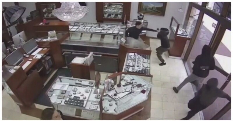 Работники ювелирного магазина дали отпор грабителям