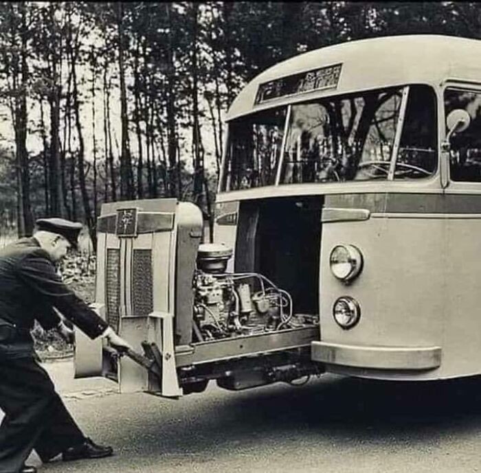 22. Редкий случай, когда инженер позаботился о механике (Daf-Domburg Diesel 1949 года выпуска, сделан в Нидерландах)